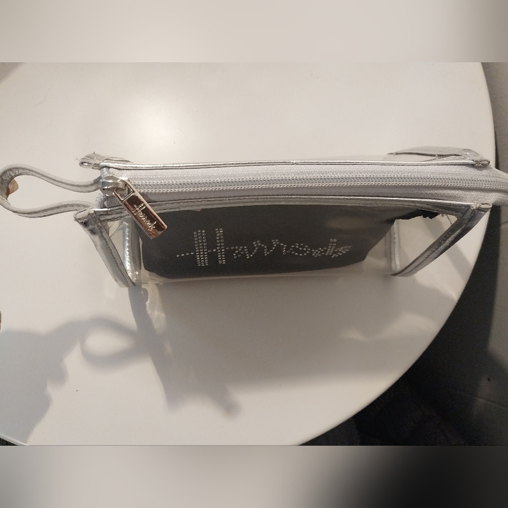 Harrods Case With Fabric Bag Inside - Picture 3 of 8